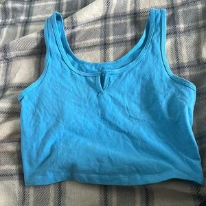 Target crop tank size L but fits like a size M